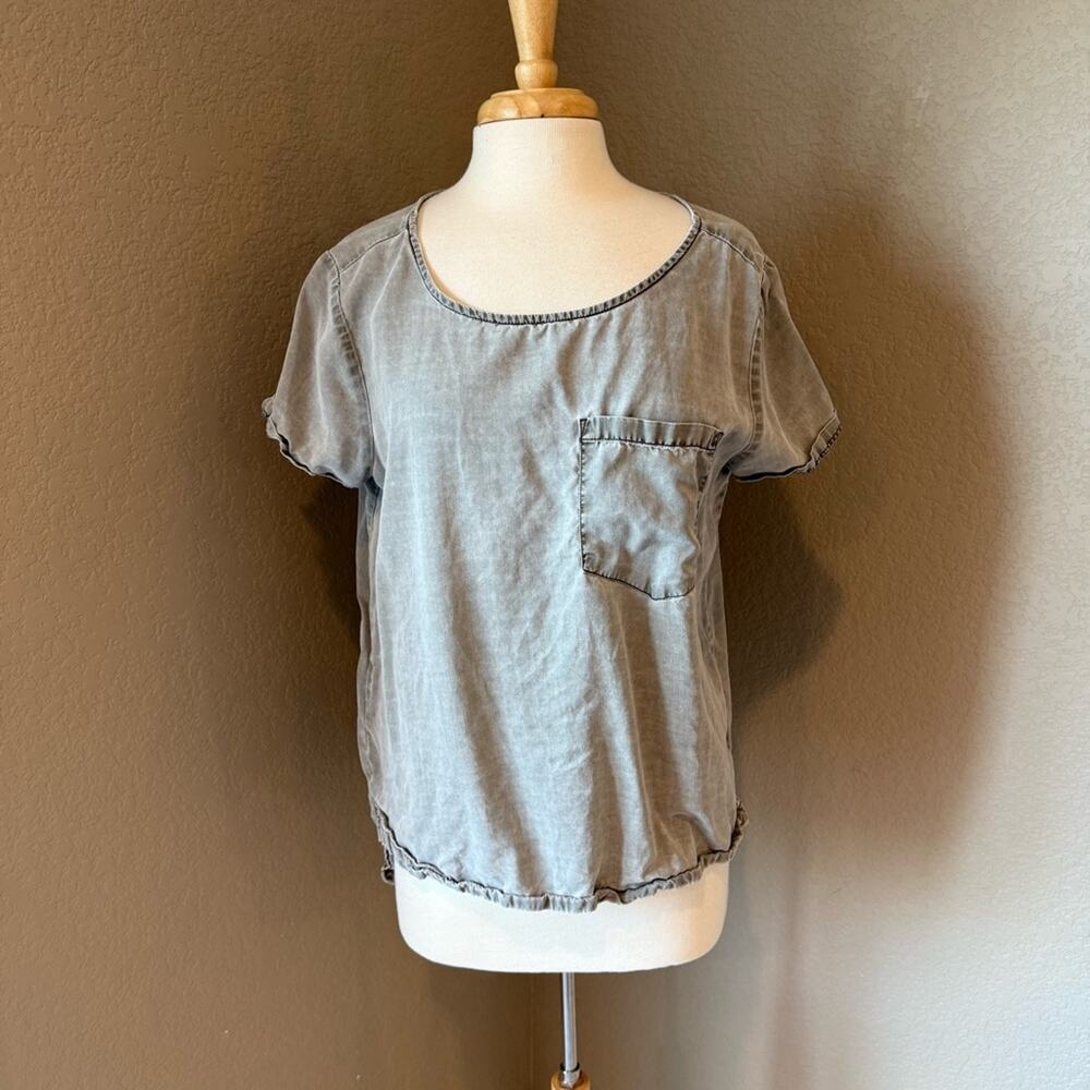 Express Gray/Green Olive Short Sleeve Women'sLight Denim Tee Large